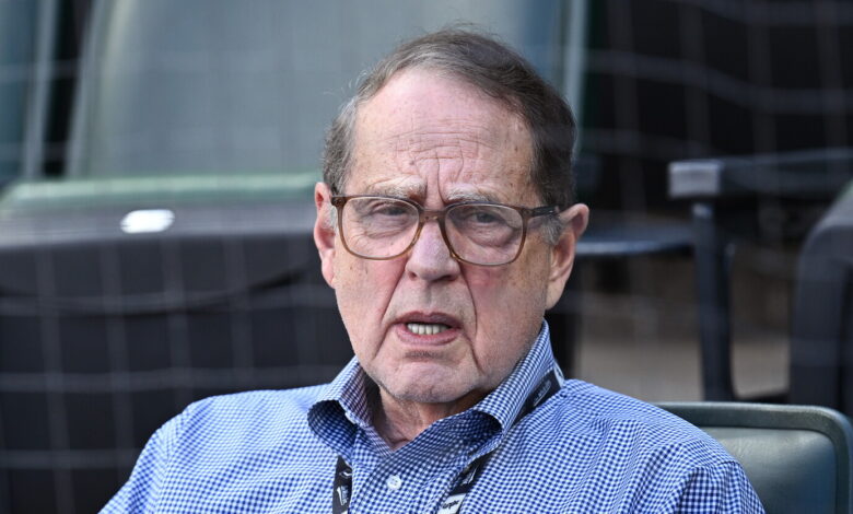Reinsdorf letter presses Sox owner into spotlight