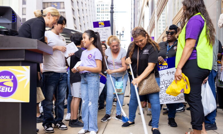 Poderosos sindicatos CTU y SEIU respaldan a diferentes candidatos para la presidencia de la junta escolar