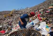 As Indonesia cuts methane emissions, life atop a mountain of garbage begins to change – WTOP News