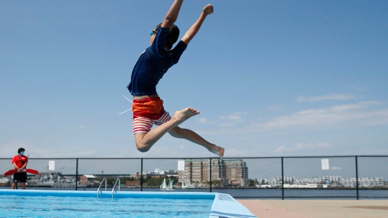 Boston heat warning triggers cooling centers through Friday