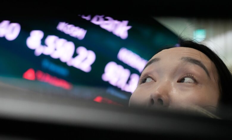Chip sell-off chills global markets as oil dips Chip sell-off chills global markets as oil dips