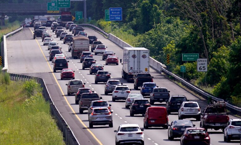 I-495 closed in Lowell after shooting, suspect dies