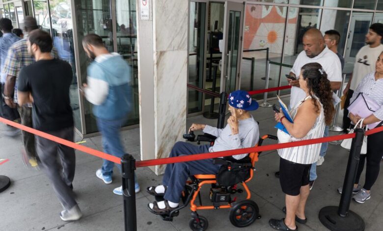 Mega master hearings overwhelm Los Angeles immigration court Mega master hearings overwhelm Los Angeles immigration court