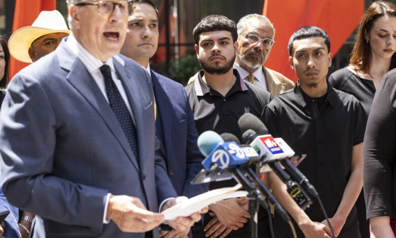 Familias piden cargos por Midway Blitz, no solo estatales