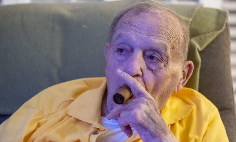 John Damore, oldest living Chicago Bear, dies at 92
