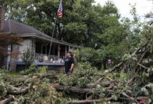 Miles de residentes de Gary siguen sin electricidad tras las mortales tormentas de la semana pasada