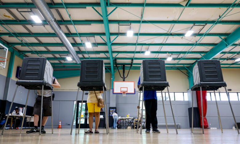 Alegaciones de que votarán los no ciudadanos impulsan ataques de Trump contra las elecciones intermedias Alegaciones de que votarán los no ciudadanos impulsan ataques de Trump contra las elecciones intermedias