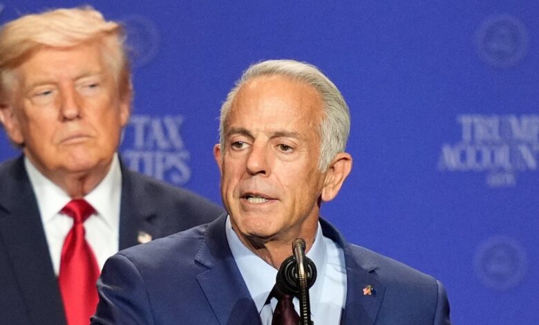 ‘No, No’: GOP Governor Tells Booing Trump Crowd To Knock It Off For An Awkward Reason ‘No, No’: GOP Governor Tells Booing Trump Crowd To Knock It Off For An Awkward Reason