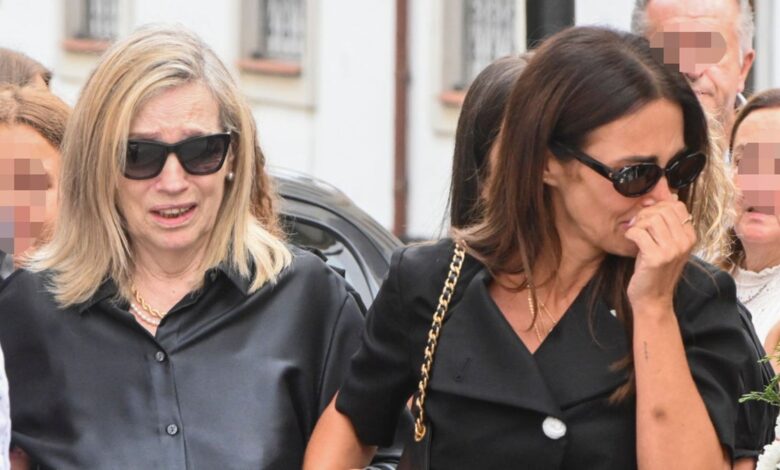 Paula Echevarría, desolada en el funeral de su padre y arropada por Miguel Torres, su hija Daniella y sus mejores amigos