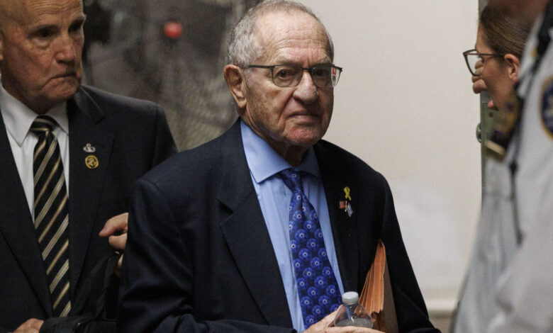 Alan Dershowitz Reports Feud With Larry David Is Alive and Well: ‘He Screams and Yells at Me When He Sees Me’ Alan Dershowitz Reports Feud With Larry David Is Alive and Well: ‘He Screams and Yells at Me When He Sees Me’