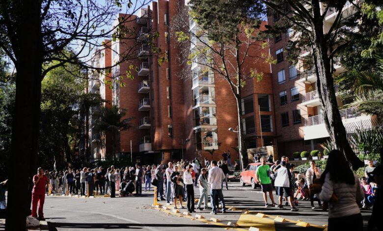 Magnitude 7.4 quake rocks western Colombia, killing at least 111 people – WTOP News Magnitude 7.4 quake rocks western Colombia, killing at least 111 people – WTOP News