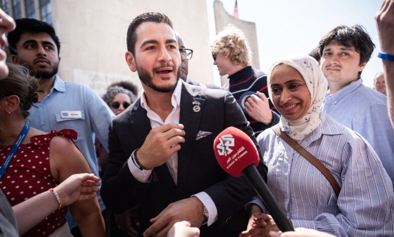 Democrats try to present a united front in Michigan after bitter primary – WTOP News Democrats try to present a united front in Michigan after bitter primary – WTOP News