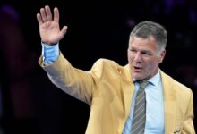 Adam Vinatieri jokes about Bill Belichick, Deflategate as part of Hall-of-Fame speech