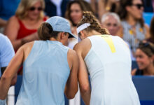Swiatek reaches Cincinnati semifinals as Rybakina succumbs to left ankle injury
