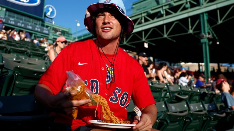 Yes, you can bring your own food into Fenway Yes, you can bring your own food into Fenway
