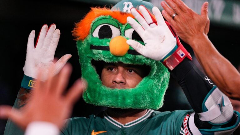 Red Sox’ Willson Contreras, Giants’ Rafael Devers each hit 400-plus-foot home runs in 6-4 Boston win Red Sox’ Willson Contreras, Giants’ Rafael Devers each hit 400-plus-foot home runs in 6-4 Boston win