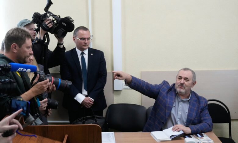 A Putin critic leaves Russia after he is barred him from running for parliament – WTOP News