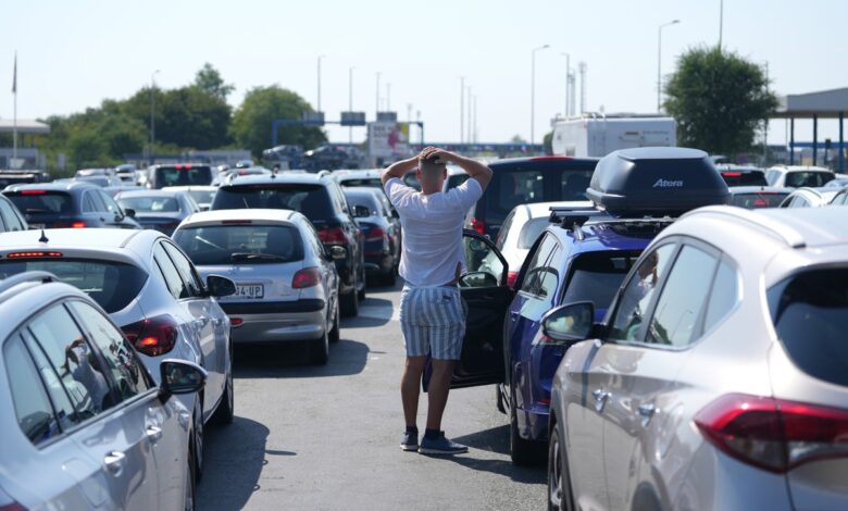 Hourslong waits at Croatia-Serbia border test travelers’ resolve in sweltering heat