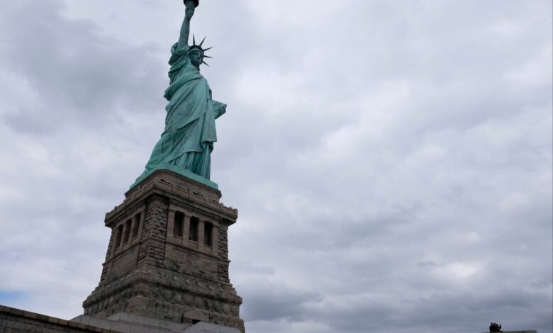 Boat capsizes in New York Harbor, woman and 5-month-old baby die