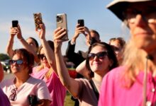 Support for Lindsay Clancy, from pink T-shirts to conservative stars
