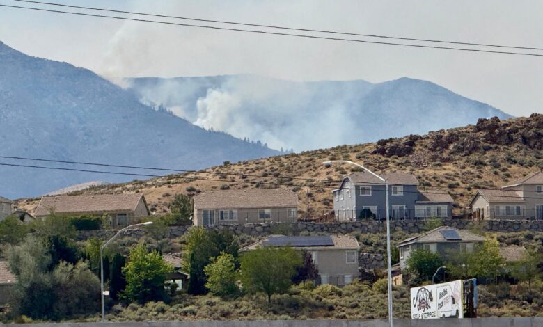 Firefighters are trying to stop a fast-moving Nevada wildfire from spreading to homes in Reno – WTOP News Firefighters are trying to stop a fast-moving Nevada wildfire from spreading to homes in Reno – WTOP News