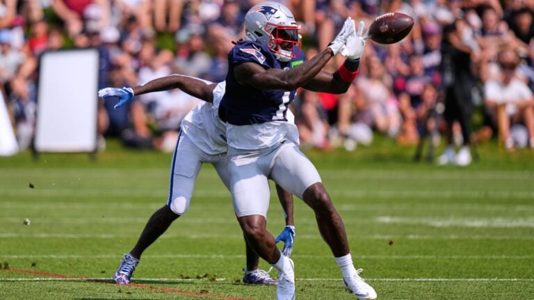Sauce Gardner claps back after video shows A.J. Brown dusting him during 1-on-1 drill Sauce Gardner claps back after video shows A.J. Brown dusting him during 1-on-1 drill
