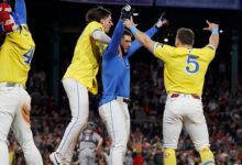 Red Sox rip Giants’ hearts out, then tear Abreu’s jersey in walk-off celebration
