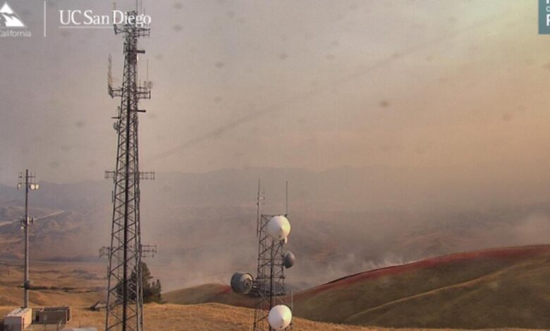 Ridge fire prompts evacuation orders, closes 5 Freeway near Gorman