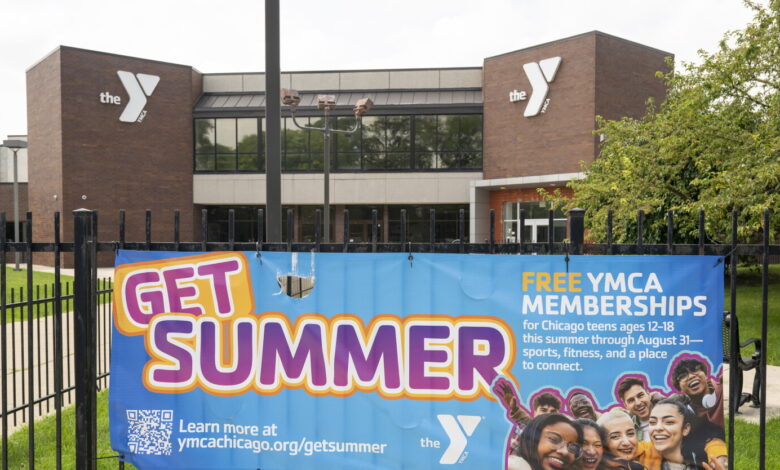Membresías gratuitas de verano en los YMCAs atraen a 3,000 adolescentes de Chicago Membresías gratuitas de verano en los YMCAs atraen a 3,000 adolescentes de Chicago