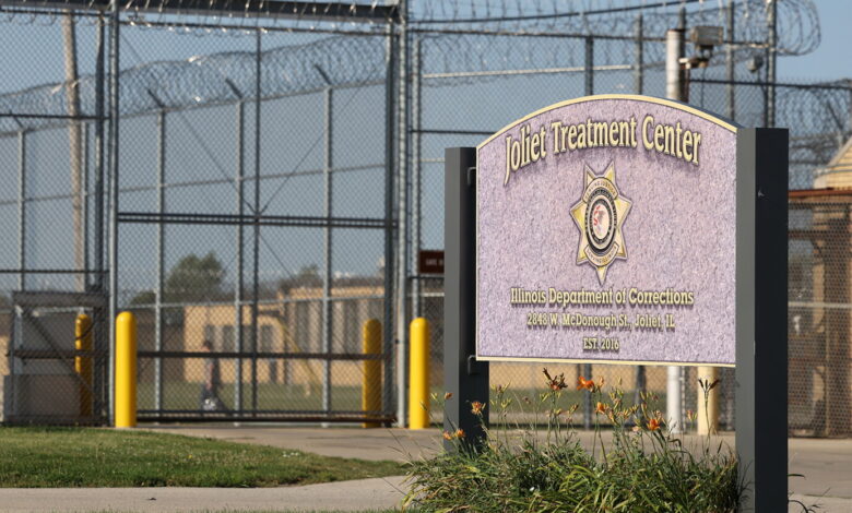 Illinois lawmakers decry prison’s ‘gut-wrenching,’ ‘heartbreaking’ conditions Illinois lawmakers decry prison’s ‘gut-wrenching,’ ‘heartbreaking’ conditions