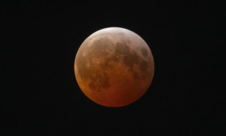 How to enjoy tonight’s lunar eclipse from Chicago How to enjoy tonight’s lunar eclipse from Chicago