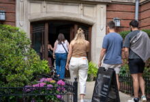 Got cash? With few properties on sale, Chicago homebuyers are having bidding wars