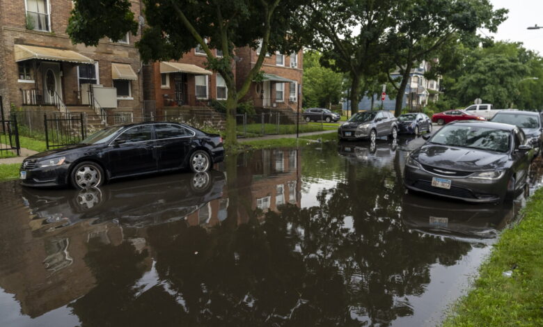 Heavy rain, flash flooding possible in Chicago area overnight