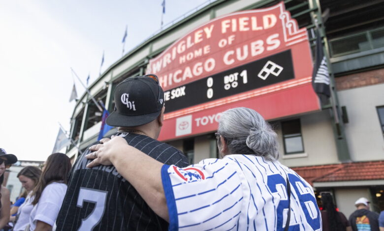 Cubs and Sox fans swarm Wrigley Field for Crosstown Classic Cubs and Sox fans swarm Wrigley Field for Crosstown Classic