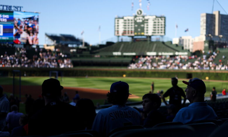 Crosstown begins with mutual love for Chicago contenders, but what if Cubs, White Sox meet in World Series?