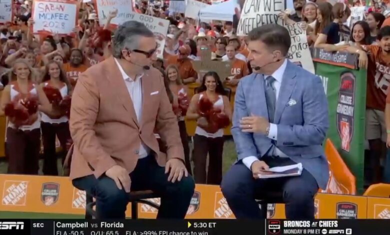 Ted Cruz pushed his college sports bill on ESPN—and was booed mercilessly Ted Cruz pushed his college sports bill on ESPN—and was booed mercilessly