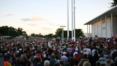 Thousands Join Protest Outside Kennedy Center, Expressing Concern That Trump Might Tear It Down Thousands Join Protest Outside Kennedy Center, Expressing Concern That Trump Might Tear It Down