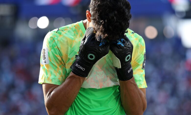 Injured in the warm-up: a sudden injury rules Yassine Bounou out of the Al-Hilal vs Neom match | Goal.com Injured in the warm-up: a sudden injury rules Yassine Bounou out of the Al-Hilal vs Neom match | Goal.com