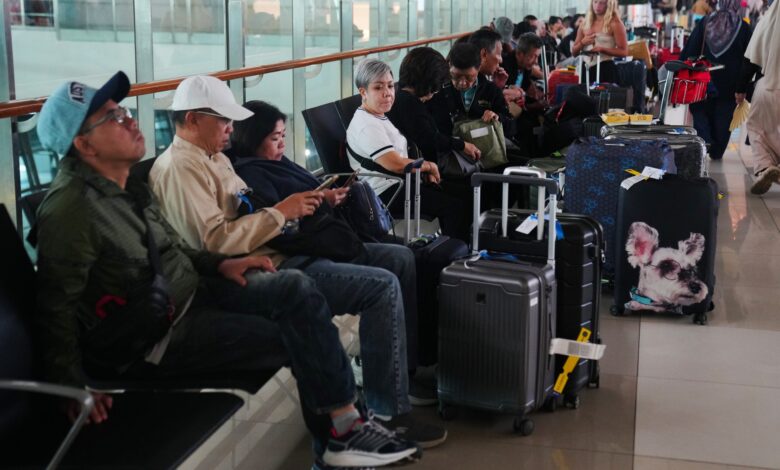 Indonesia cancels flights at Jakarta airport and others as Anak Krakatau volcano erupts – WTOP News Indonesia cancels flights at Jakarta airport and others as Anak Krakatau volcano erupts – WTOP News