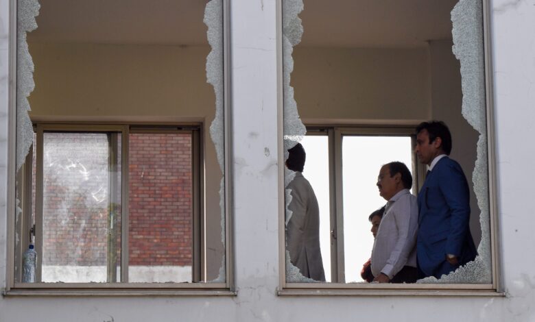 AP Exclusive: Nurse who saved baby from Pakistan hospital fire wishes she could have saved the rest – WTOP News AP Exclusive: Nurse who saved baby from Pakistan hospital fire wishes she could have saved the rest – WTOP News