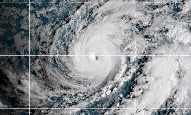Hawaii residents told to expect tropical storm conditions as Hurricane Lowell passes to the west – WTOP News