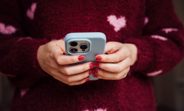 Dating apps are ditching ‘the swipe’ for meetups IRL – WTOP News Dating apps are ditching ‘the swipe’ for meetups IRL – WTOP News