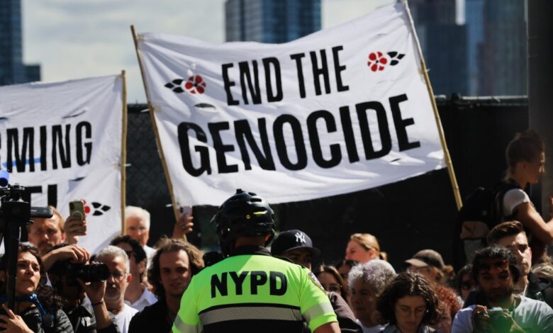 New Yorkers lined the street against Benjamin Netanyahu’s visit New Yorkers lined the street against Benjamin Netanyahu’s visit