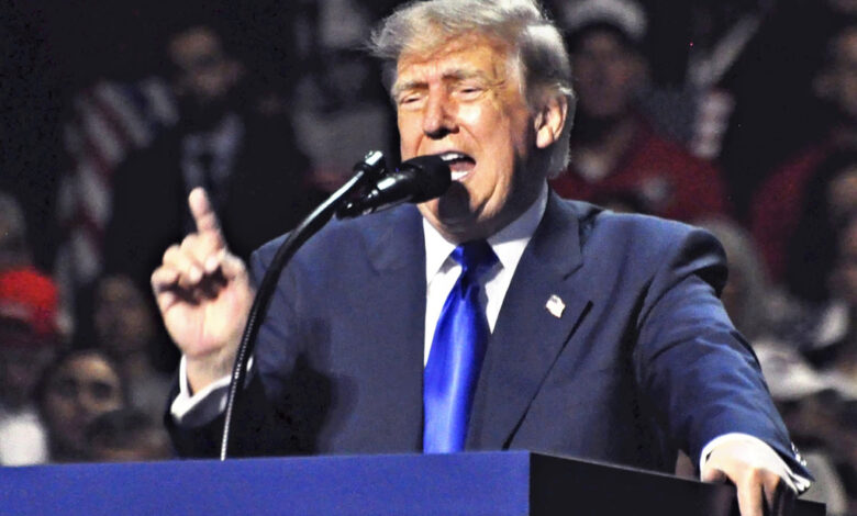 Trump Reportedly Planning to Put Signs Outside the Smithsonian to ‘Publicly Shame’ Museum Leadership Trump Reportedly Planning to Put Signs Outside the Smithsonian to ‘Publicly Shame’ Museum Leadership