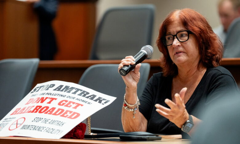 Rate Field owners say ‘main priority’ is keeping White Sox from moving, as Bridgeport residents air concerns Rate Field owners say ‘main priority’ is keeping White Sox from moving, as Bridgeport residents air concerns