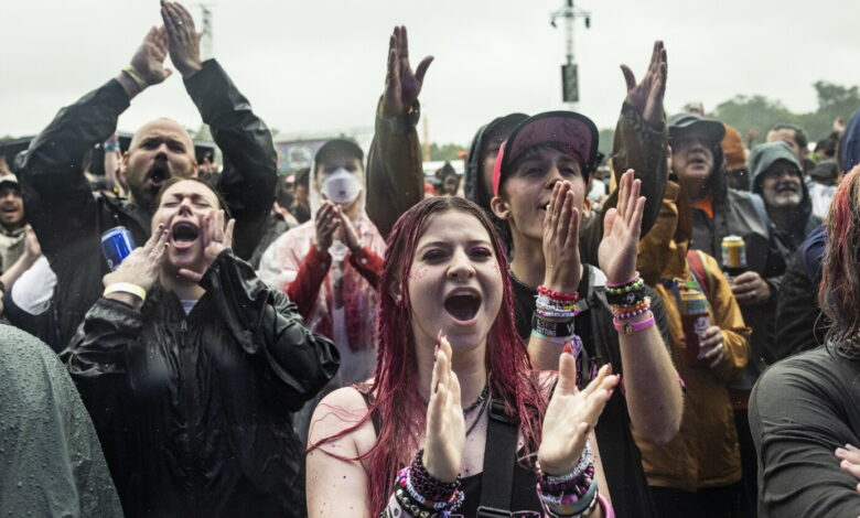 Photos: Largemouth, Sincere Engineer, Pennywise, Patti Smith, William Shatner on Riot Fest Day 3
