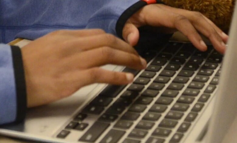 Chicago extends program offering free Wifi to CPS students Chicago extends program offering free Wifi to CPS students