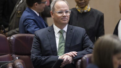 Mayoral allies stall measure that would raise the bar on City Hall’s ability to take on more debt