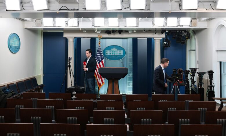 White House Defies Court Order, Continues Enforcing Media Ban White House Defies Court Order, Continues Enforcing Media Ban