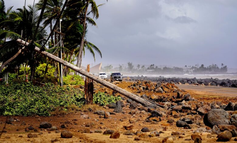 Tourists should skip Kauai as it recovers from Hurricane Lowell, officials say
